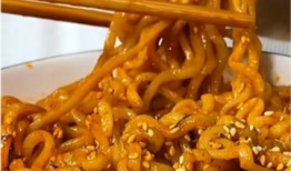 吃火鸡面视频,揭秘吃火鸡面背后的疯狂魅力