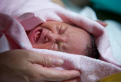 顺产过程视频,从宫缩到分娩的震撼瞬间